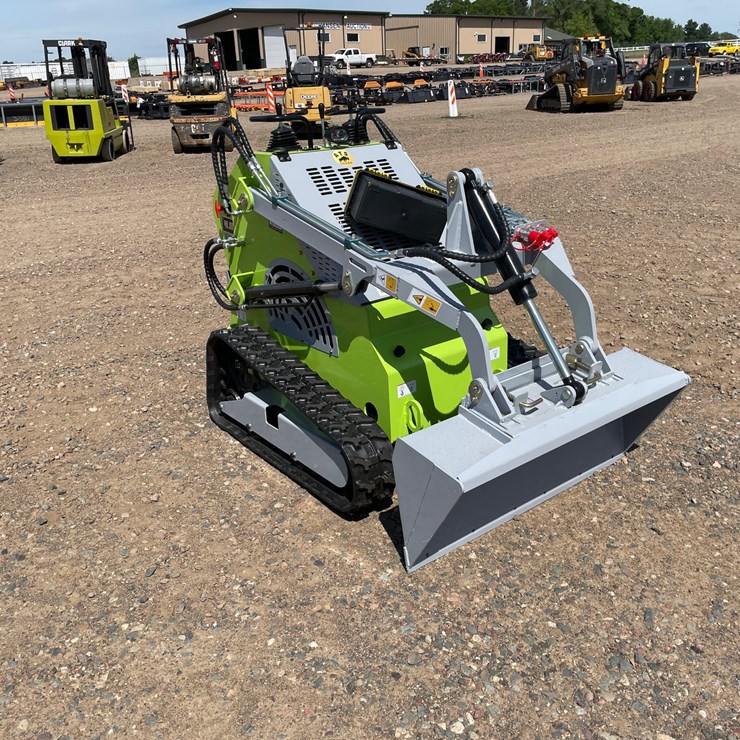 #2000 • Unused 2026 Landhero Mini Skid Steer Loader