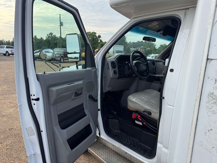 2018-ford-e350-image-9