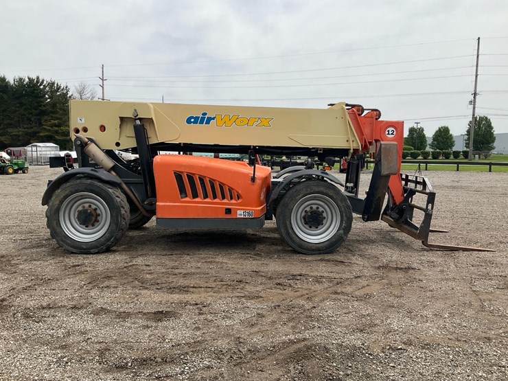2010-jlg-g12-55a-image-4