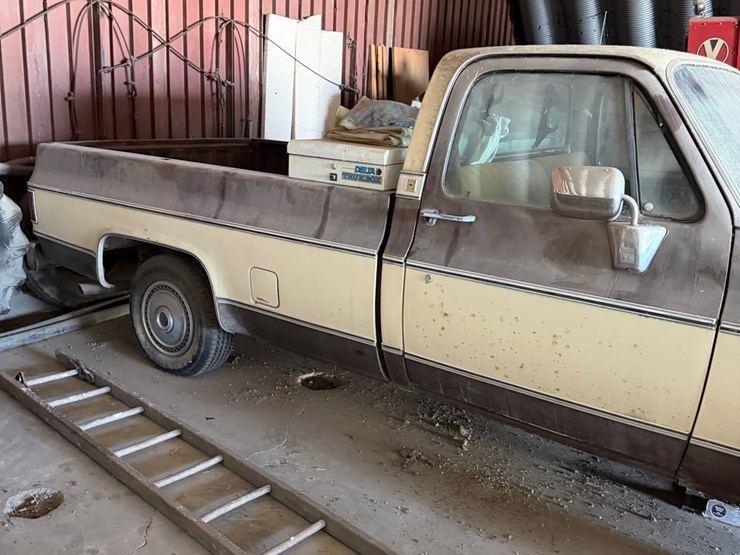 1979-￼chevy-5.7-diesel-half-ton-pickup,-2-wheel-drive,-needs-transmission-work,-shedded,-nice-shape-image-21
