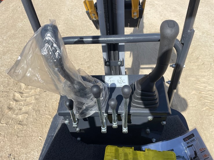 #1104-•-new-ats--d12d-mini-excavator-image-9