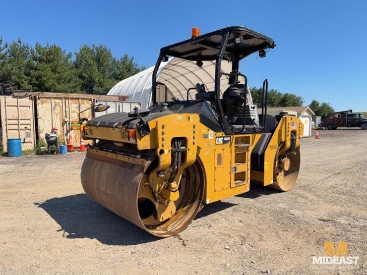 2016-caterpillar-cb54b-image-1