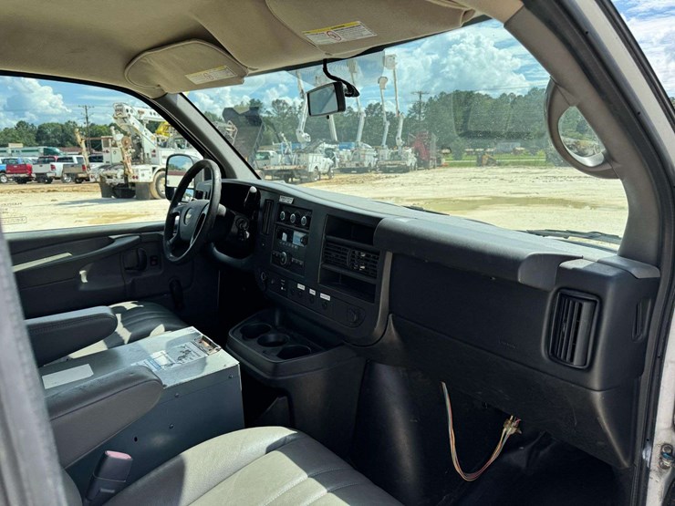 2013-chevrolet-express-g2500-image-14