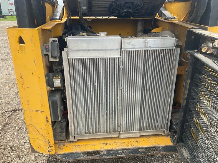 2020-gehl-vt320-image-35