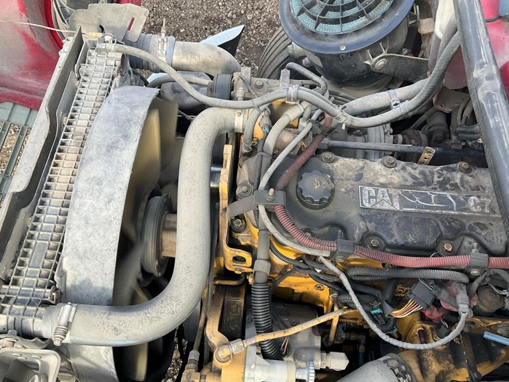 2005-freightliner-m2-106-image-34