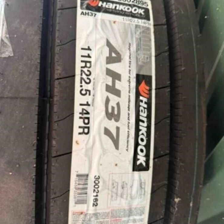 Hankook 11-22.5 tire new