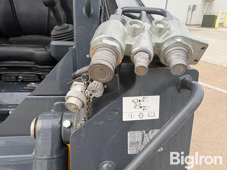 2018-deere-316gr-image-18