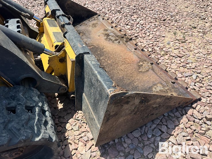 2017-deere-323e-image-17