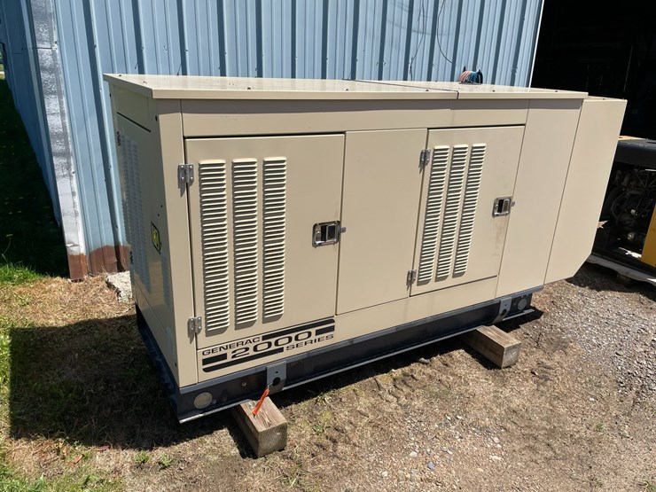 #7057-•-generac-2000-series-natural-gas-generator-(deerbrook,-wi)-image-1