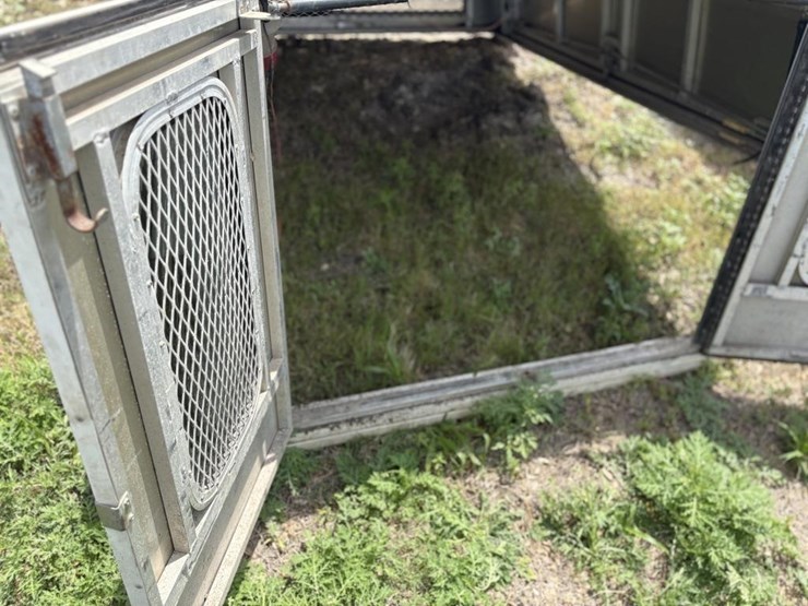 l3---aluminum-camper-shell-image-7