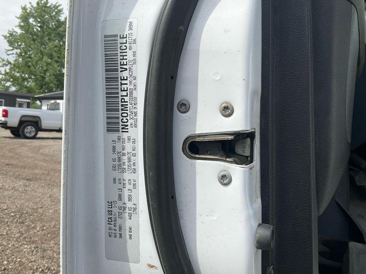 2015-dodge-3500-image-31