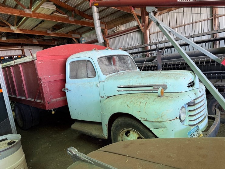 1950-ford-truck-with-box-and-hoist,-2-ton-image-1