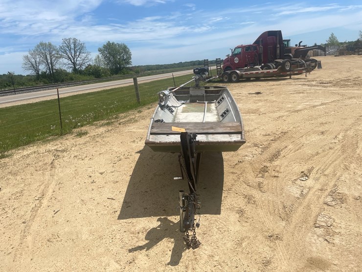 #2001-•-14'-landau-aluminum-boat-with-a-mud-motor-(no-title)-image-2