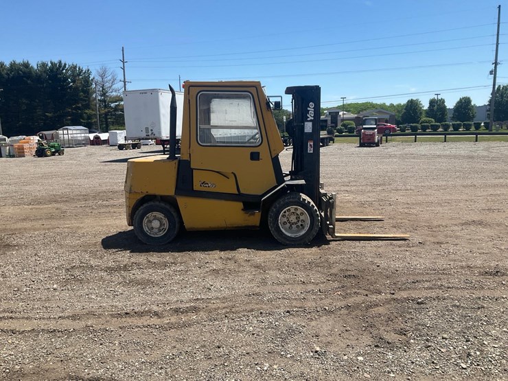 #1377-•-1997-yale-gdp100-forklift-image-2