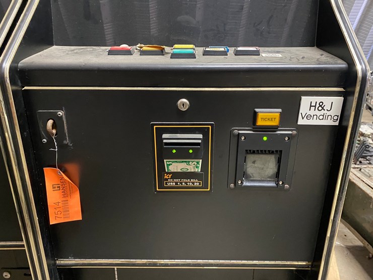 #7514-•-(2)-h&j-vending-slot-machines-(antigo,-wi)-image-4