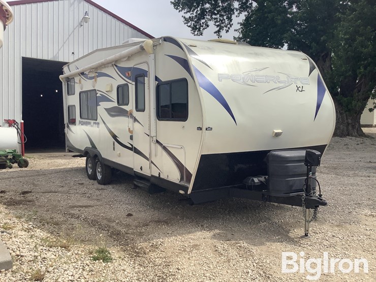2013-pacific-coach-works-powerlite-toy-hauler/camper-image-3