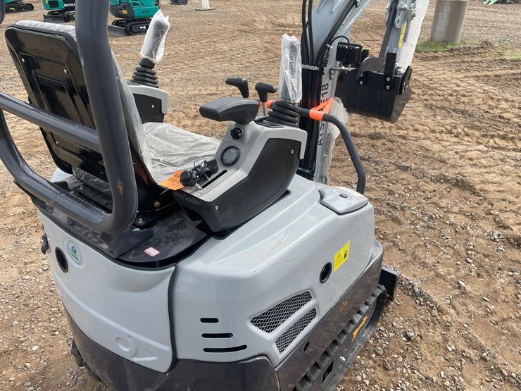 #2028-•-unused-2026-rt15r-ats-mini-excavator-image-12