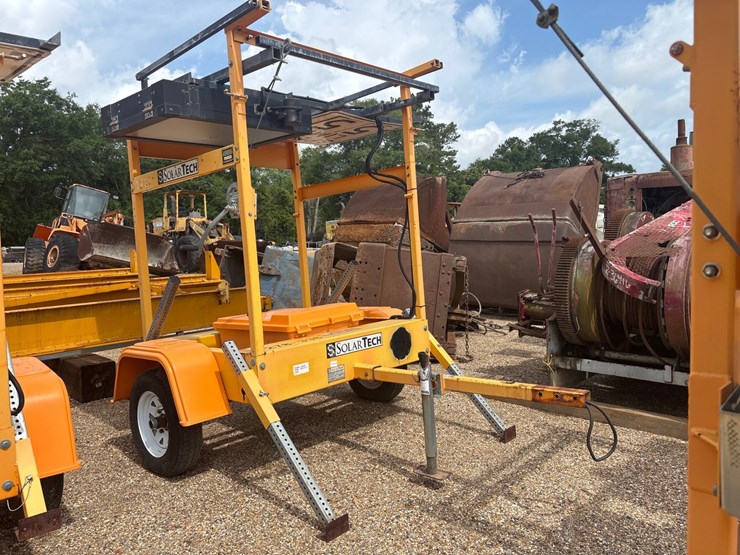 #3509-•-solar-tech-sign-on-trailer,-battery-backup-image-1