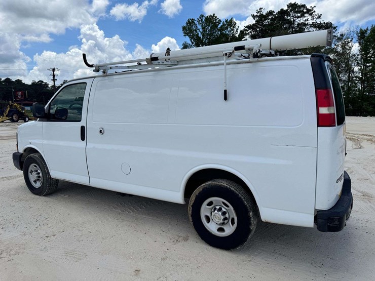 2013-chevrolet-express-g2500-image-4
