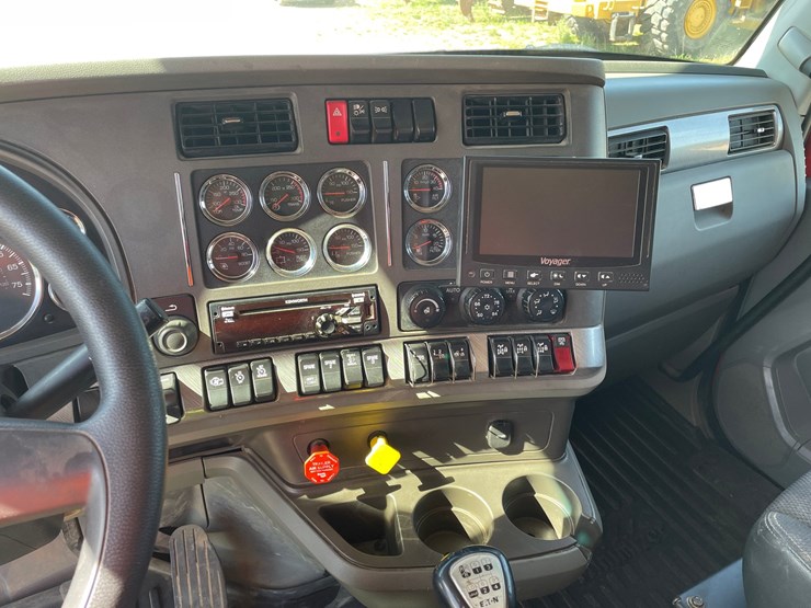 2019-kenworth-t880-image-46