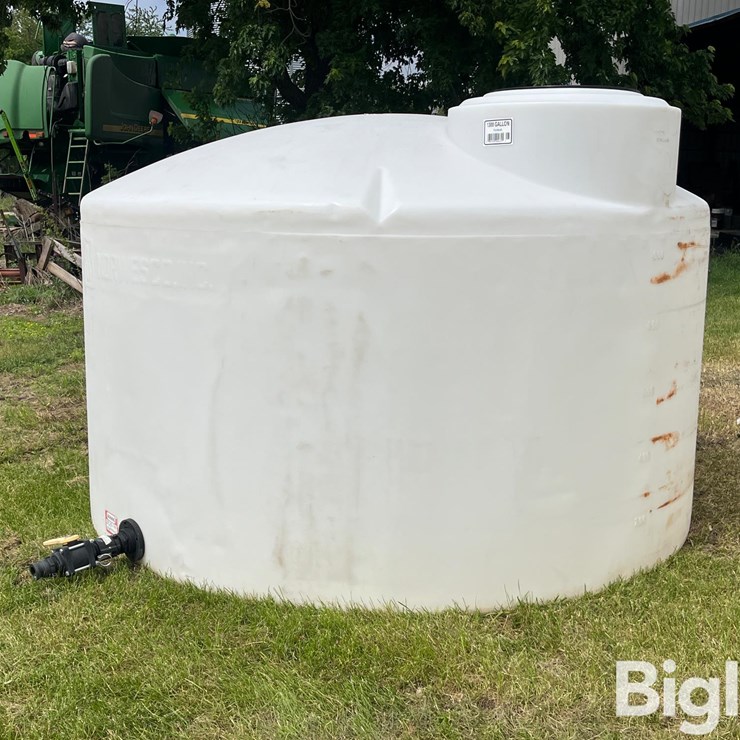 Norwesco 1,300-Gal Poly Tank