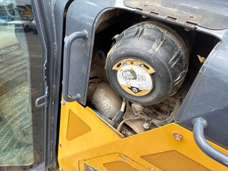 deere-650k-xlt-image-10