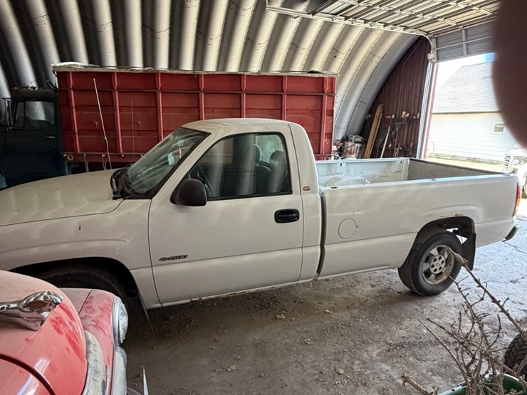 2002-chevy-1/2-ton-long-box-2wd-pickup,-6-cyl-gas,-automatic-transmission-image-32