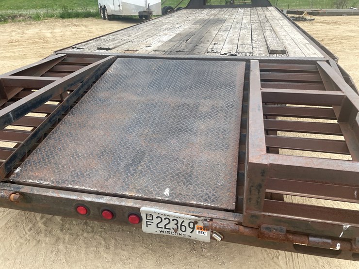 #410-•-2000-p&j-24'-gooseneck-trailer-(has-wi-title)-image-33