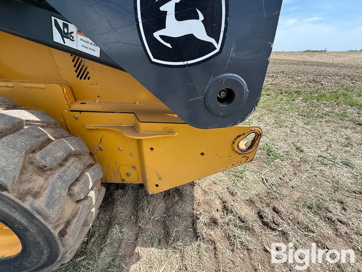 2015-deere-326e-image-14
