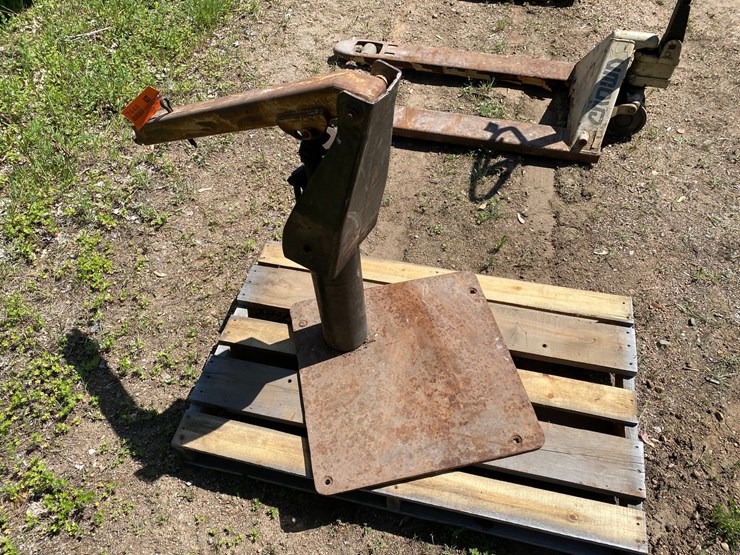#7448-•-hydraulic-swiveling-cherry-picker-(antigo,-wi)-image-10