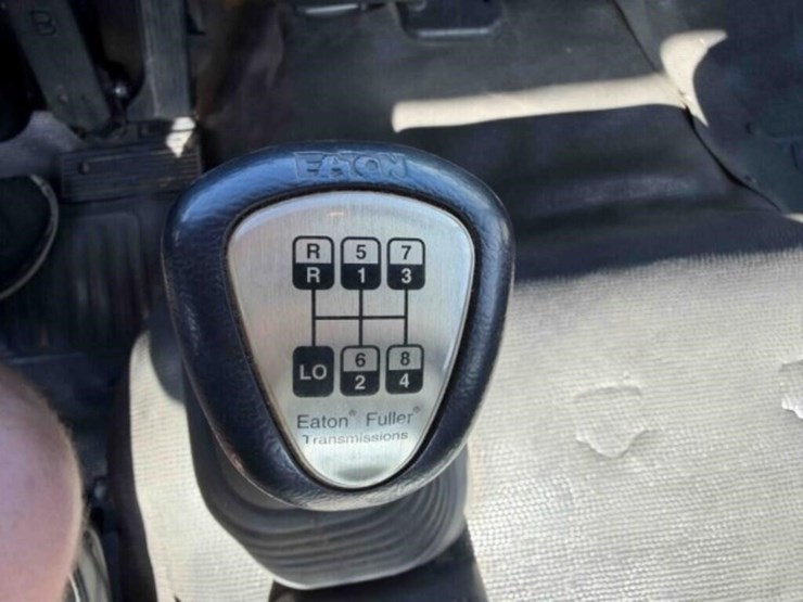 2009-gmc-t7500-image-17