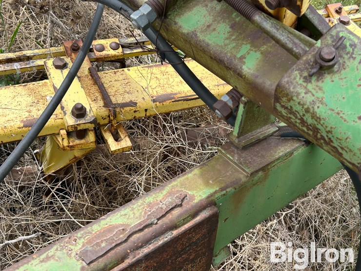 john-deere-230-image-19