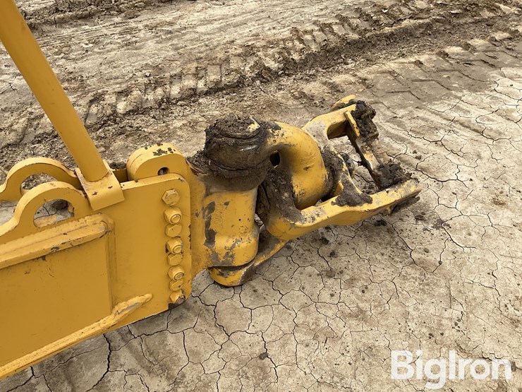 2020-deere-2412e-image-14