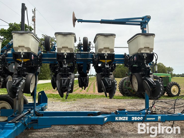 2005-kinze-3500-image-17