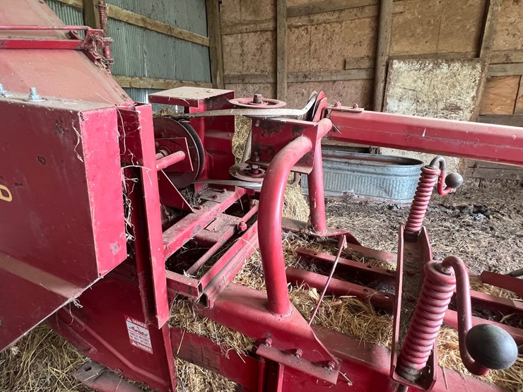 new-holland-310-image-12