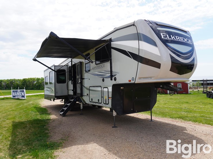 2021-heartland-elkridge-37bar-37'-camper-w/3-large-slide-outs-image-11