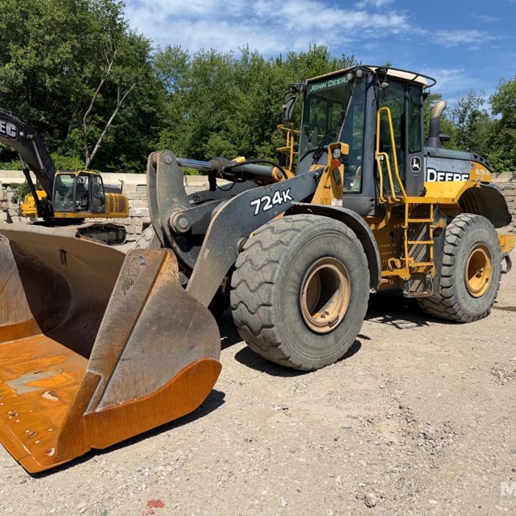 DEERE 724K