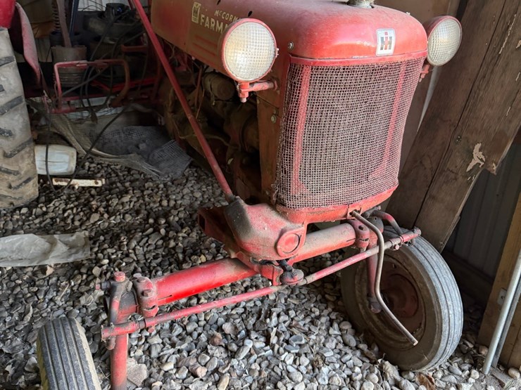 ihc-cub,-￼has-belly-mower-image-22