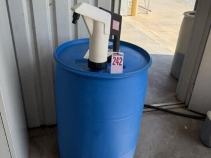 55-gallon-plastic-drum-oil-image-2