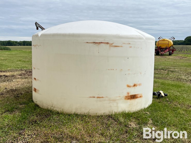 norwesco-1,300-gal-poly-tank-image-4