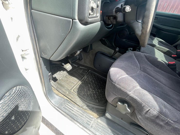#212-•-2001-chevrolet-silverado-pickup-truck-(has-a-nm-title-image-62