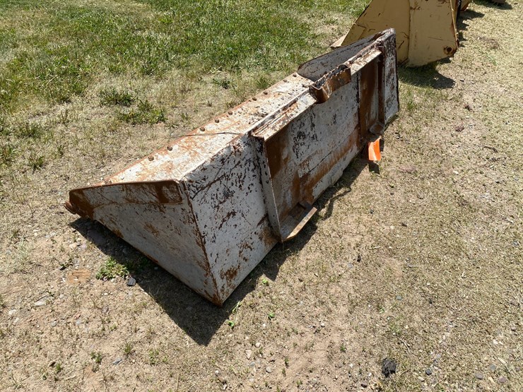 #7077-•-72"-skid-steer-bucket-(deerbrook,-wi)-image-10