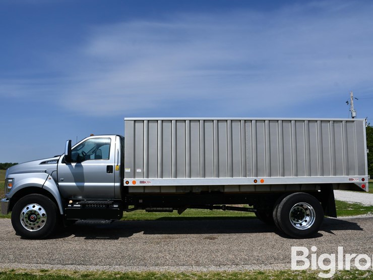 2025-ford-f750-image-8