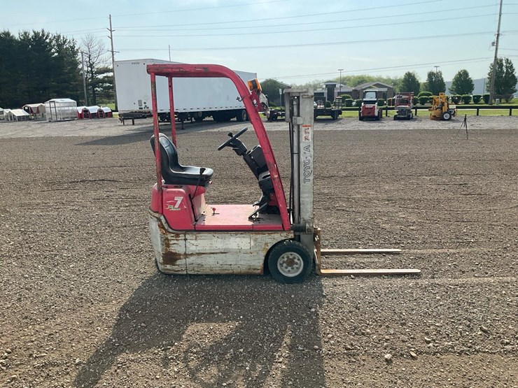 #1357-•-1998-electric-japanese-toyota-forklift-image-2