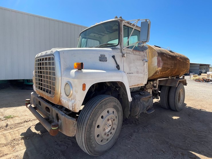 1983-ford-8000-image-44