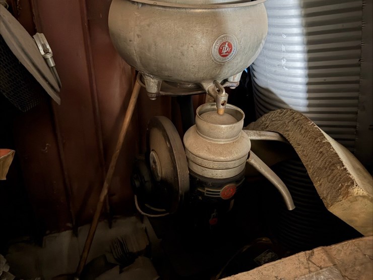 cream-separator,-very-nice,-shedded-image-2