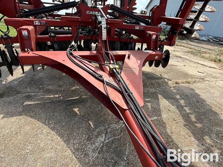 2010-case-ih-330-image-15