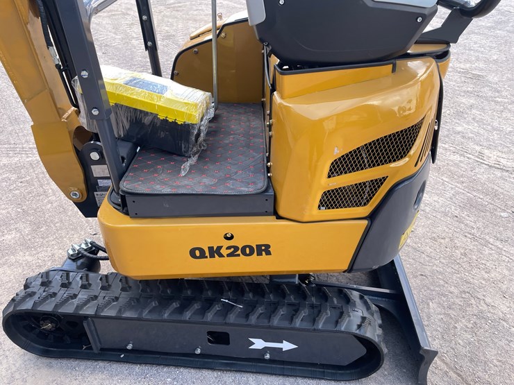 #2662-•-unused-cfg-mini-excavator-image-16