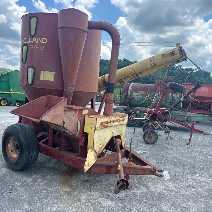 NEW HOLLAND 353