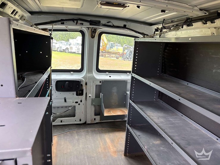 2013-chevrolet-express-2500-image-11